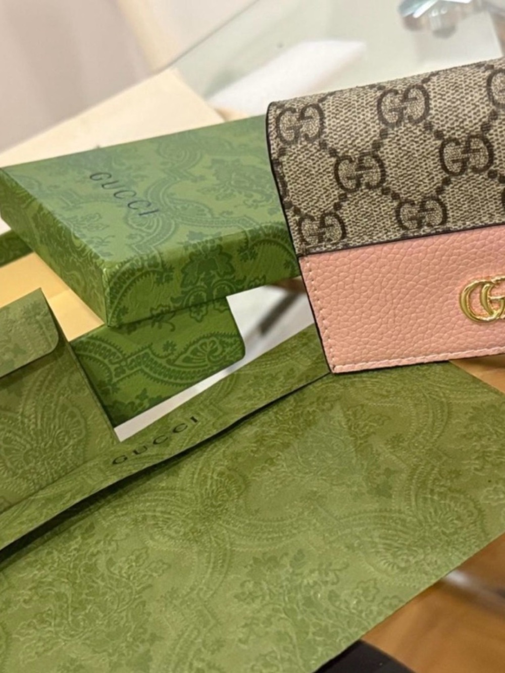 Gucci Beige GG Supreme Canvas Card Case with Pink Leather Trim